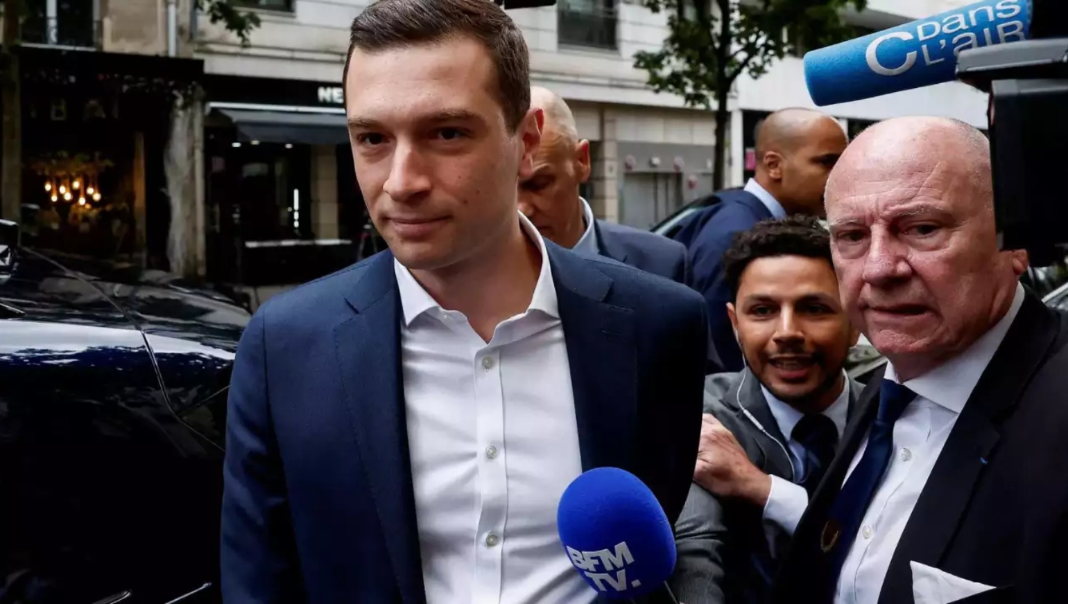 Centrist Candidate Faces Tough Three-Way Battle