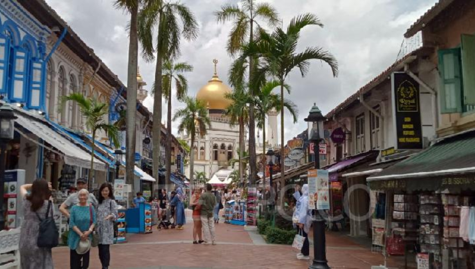 On February 18, Singapore's Minister for Development, Desmond Lee, officially opened the Gemilang Kampong Gelam Festival and Ramadan Bazaar.