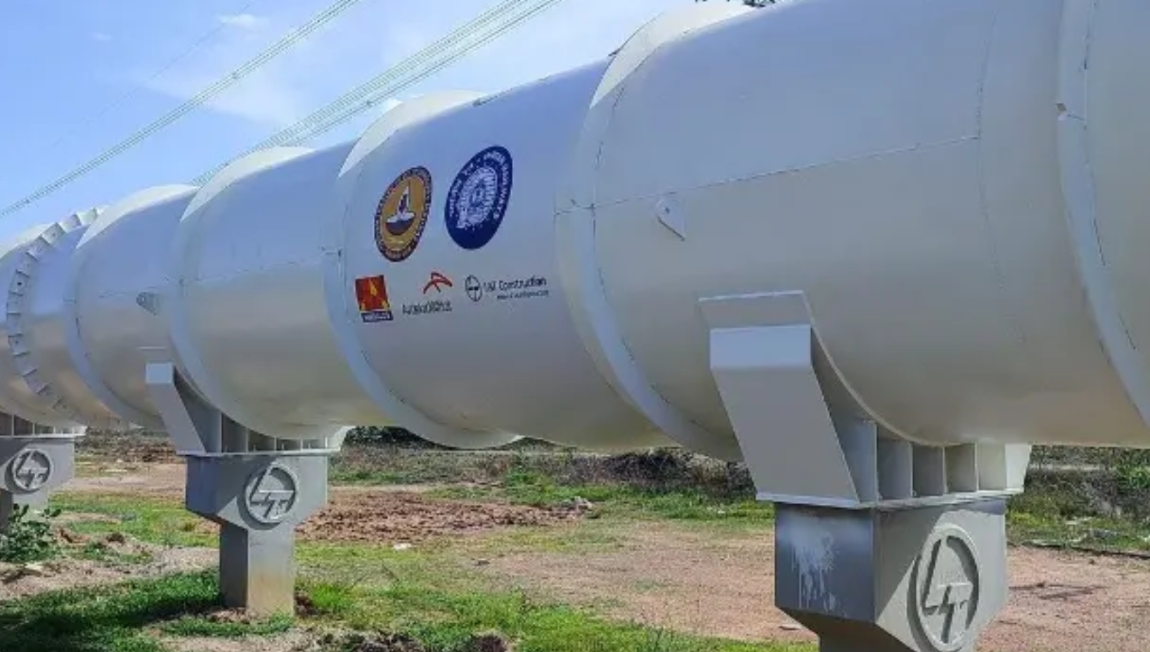 With the construction of its first hyperloop test track, India has made a major advancement in the transformation of transportation. The 422-meter-long test track, developed by IIT Madras with cooperation from the Ministry of Railways, allows for high-speed travel in a near-vacuum environment.