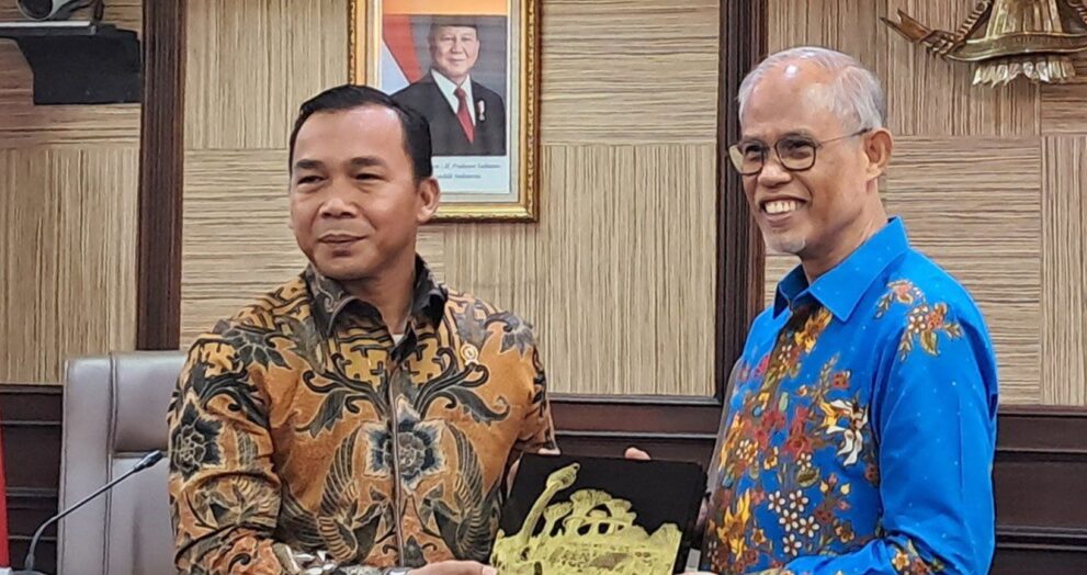 Indonesia and Singapore have decided to work together on family development projects to increase community welfare in both countries.