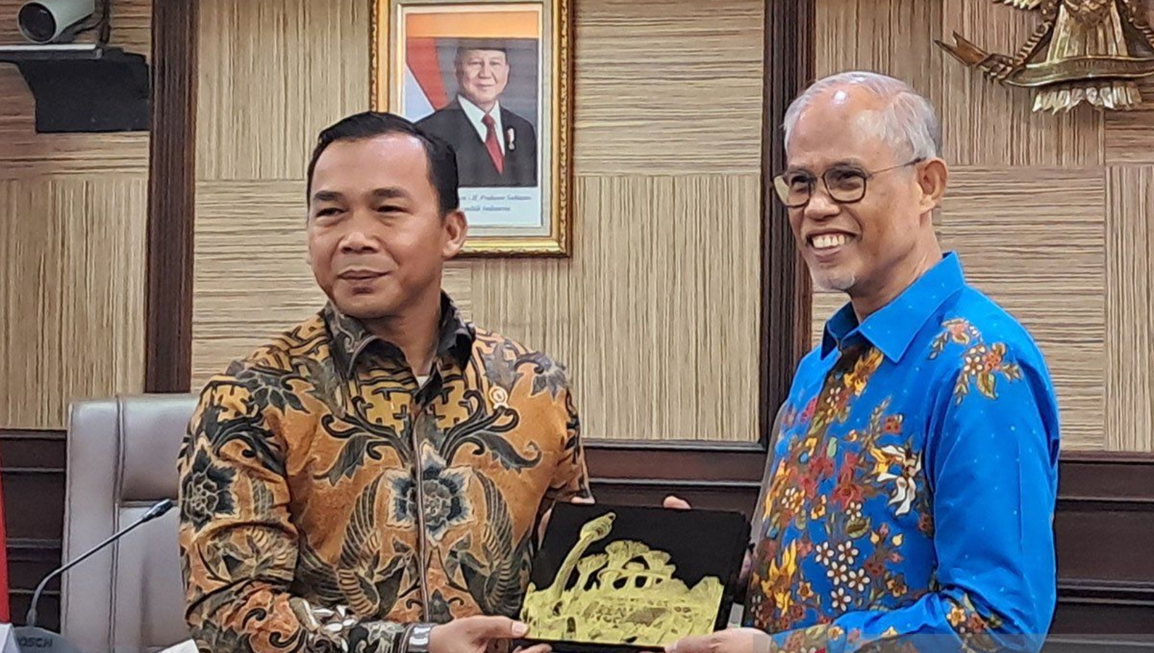 Indonesia and Singapore have decided to work together on family development projects to increase community welfare in both countries.