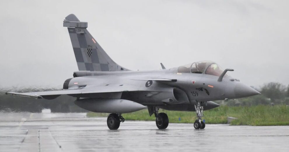 India has inked a defence deal with France to purchase 26 Rafale fighter jets for the Indian Navy, with an estimated cost of ₹63,000 crore.