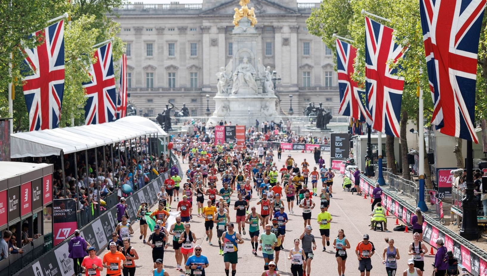 The 2025 TCS London Marathon has officially smashed the global record for most marathon finishers. Guinness World Records, which celebrates its 70th year in 2025, acknowledged the accomplishment, with 56,640 runners successfully finishing the race.