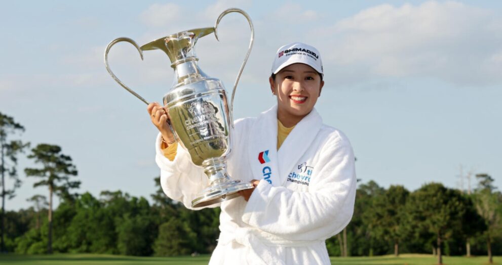 Mao Saigo of Japan won her maiden Major championship by winning a thrilling and unprecedented five-woman playoff at the Chevron Championship on April 27 in The Woodlands, Texas. Saigo hammered in a pivotal five-foot birdie putt at The Club at Carlton Woods, fulfilling a long-held desire. Starting the day tied for the lead with South Korea's Ryu Hae-ran, Saigo shot a two-over-par 74 and needed a birdie at the par-five 18th to make the playoff. Yin Ruoning of China, Kim Hyo-joo of South Korea, Ariya Jutanugarn of Thailand, and American Lindy Duncan all finished at seven-under-par 281. It featured the biggest playoff field in LPGA Major history. Ariya appeared to be on track for victory, but she failed at the final hole after a mistake in which she barely struck her ball, resulting in a costly bogey. Except for Saigo, no other player was able to capitalise throughout the playoffs. Yin sank her birdie attempt, but Kim, Ariya, and Duncan all missed theirs. Saigo's patient approach to her pitch shot led to the winning birdie. With six wins on the LPGA of Japan Tour, this was her first victory on American soil. Saigo is now aiming for the world No. 1 ranking.