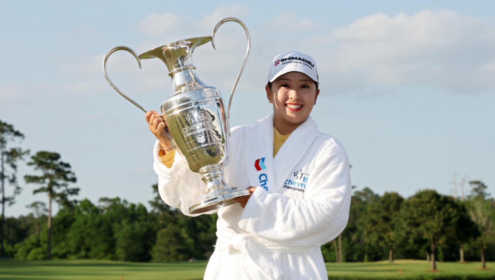 Mao Saigo of Japan won her maiden Major championship by winning a thrilling and unprecedented five-woman playoff at the Chevron Championship on April 27 in The Woodlands, Texas. Saigo hammered in a pivotal five-foot birdie putt at The Club at Carlton Woods, fulfilling a long-held desire. Starting the day tied for the lead with South Korea's Ryu Hae-ran, Saigo shot a two-over-par 74 and needed a birdie at the par-five 18th to make the playoff. Yin Ruoning of China, Kim Hyo-joo of South Korea, Ariya Jutanugarn of Thailand, and American Lindy Duncan all finished at seven-under-par 281. It featured the biggest playoff field in LPGA Major history. Ariya appeared to be on track for victory, but she failed at the final hole after a mistake in which she barely struck her ball, resulting in a costly bogey. Except for Saigo, no other player was able to capitalise throughout the playoffs. Yin sank her birdie attempt, but Kim, Ariya, and Duncan all missed theirs. Saigo's patient approach to her pitch shot led to the winning birdie. With six wins on the LPGA of Japan Tour, this was her first victory on American soil. Saigo is now aiming for the world No. 1 ranking.