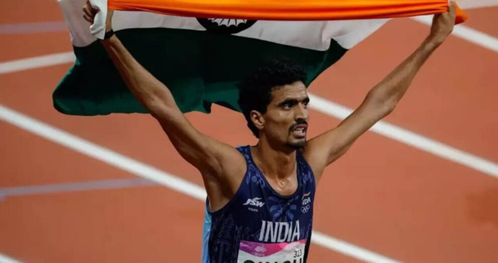 Gulveer Singh won gold in the men's 10,000m and Servin Sebastian took bronze in the 20km race walk, kicking off India's campaign at the 27th Asian Athletics Championships.