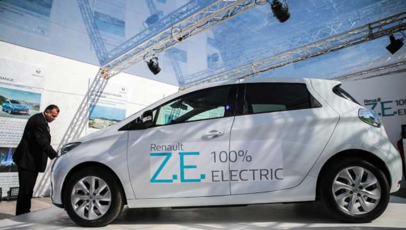 Electric car sales in Germany reached a new high in the first half of 2025, according to the German road traffic agency KBA. During this time, nearly one in every five newly registered vehicles was electric, indicating that consumers are becoming more interested in sustainable mobility. 