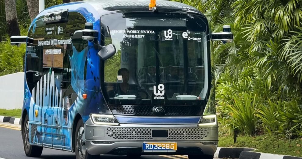 ASEAN's first fully driverless public bus service has begun operations at Singapore's Resorts World Sentosa.