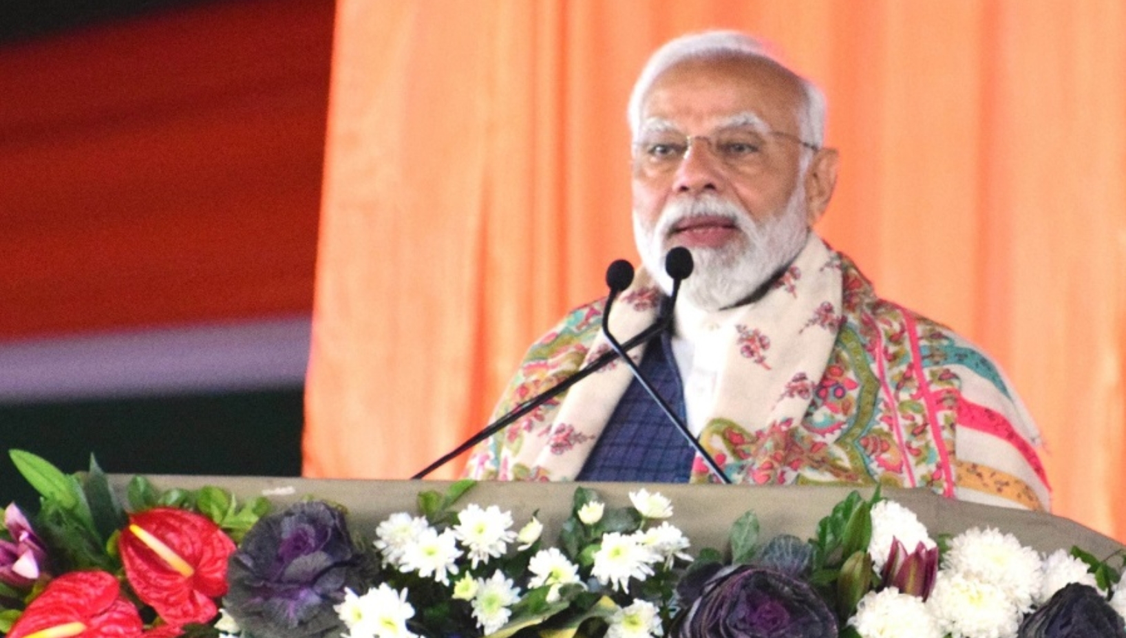 Prime Minister Narendra Modi dedicated and laid the foundation stone for more than ₹5,400 crore of development projects across Gujarat, including trains, roads, power, housing, and urban infrastructure.